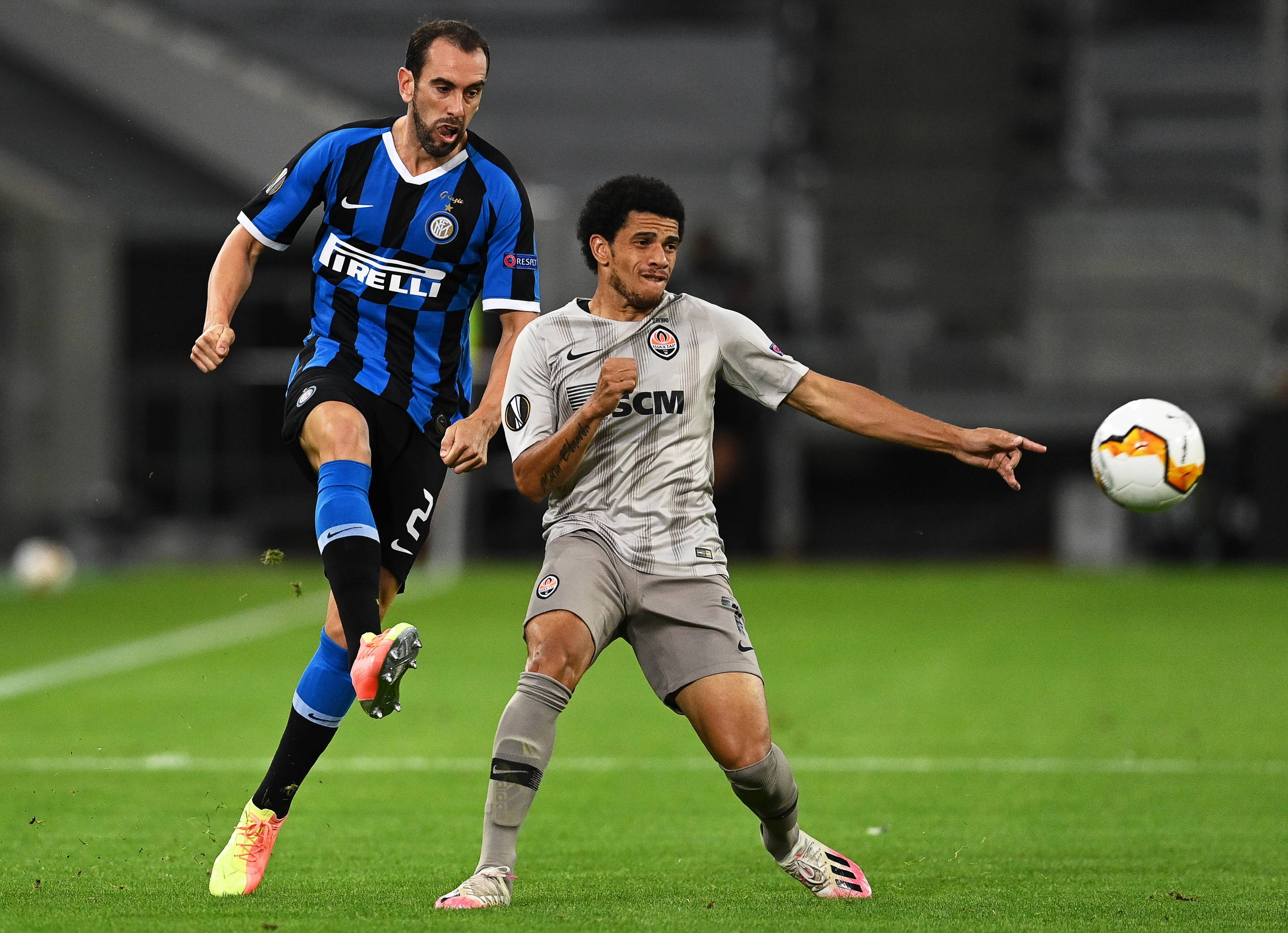 九游体育官网-AC米兰训练开放日，清晨外线爆发引欢呼，亚冠在即，年轻球员得到机会的简单介绍-九游体育官网